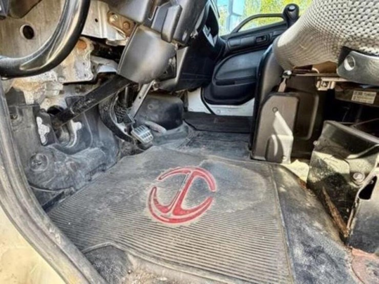 2010-hino-258-image-57