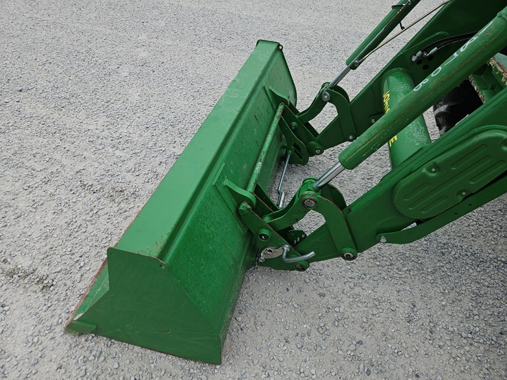 2017-john-deere-6105e-image-5