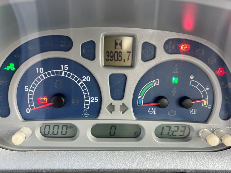 2010-new-holland-t7060-image-13