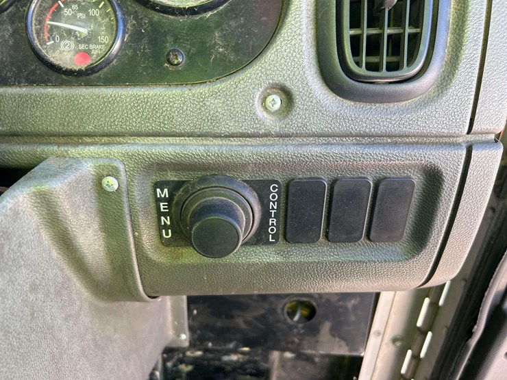 2019-peterbilt-520-image-13