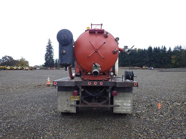 2011-ford-f650-image-6