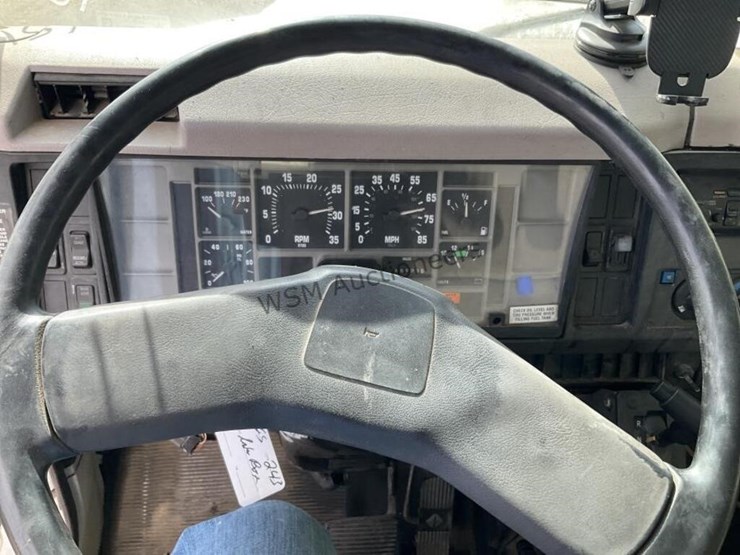 international-4700-image-21