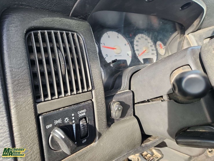 2004-dodge-ram-3500-image-15