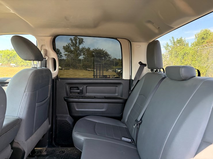 2017-dodge-1500-image-36