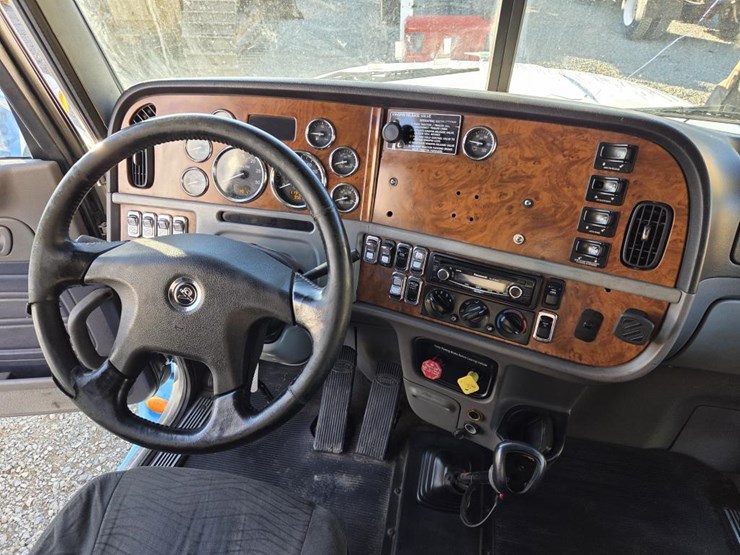 2007-peterbilt-386-image-73