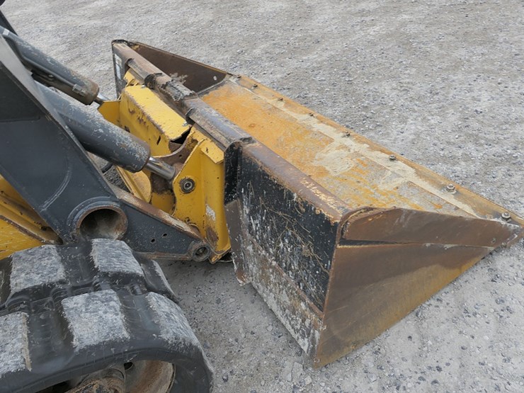 2018-deere-331g-image-24