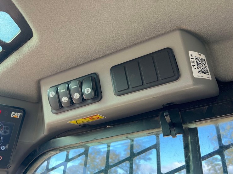 2018-caterpillar-259d-image-31