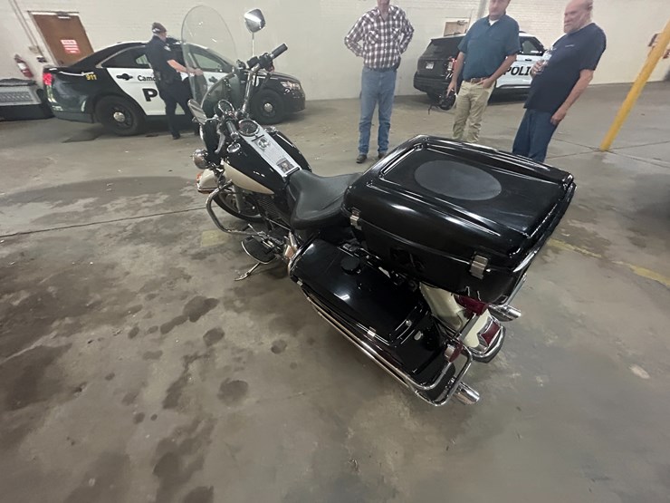 #27034-•-2003-harley-davidson-police-road-king-motorcycle-vin:-1hd1fhw183y736720-image-6