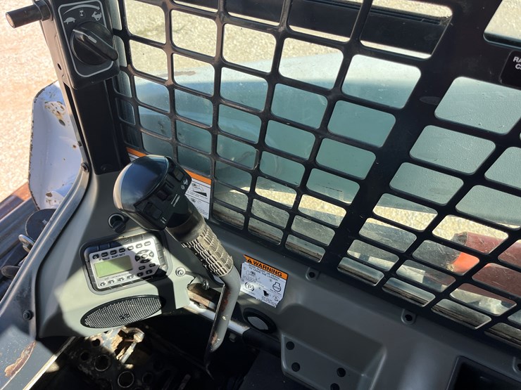 2015-bobcat-t590-image-15