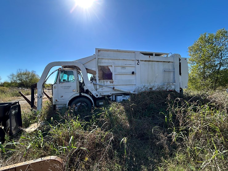 #22560-•-inop-2004-auto-car-t/a-daycab-garbage-truck-5vcdc6ce54h200305-image-13