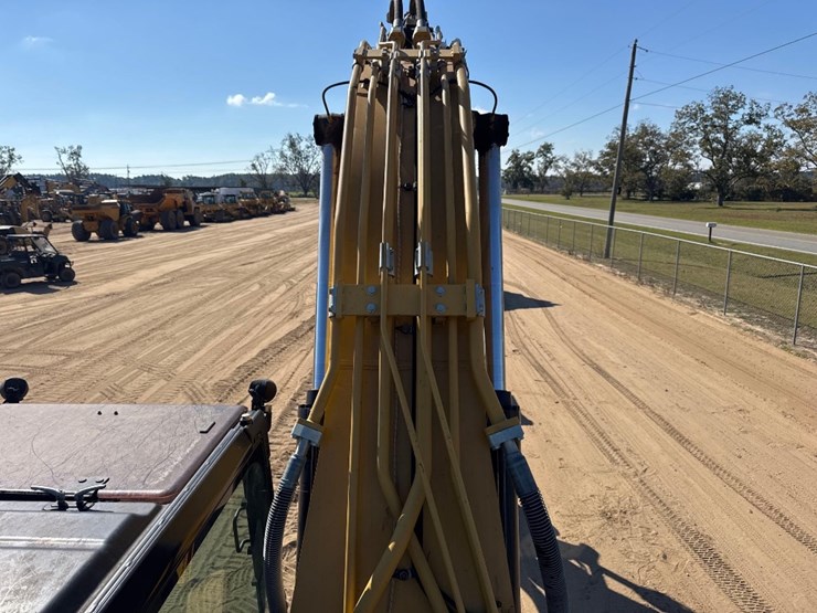 2019-caterpillar-330-image-26