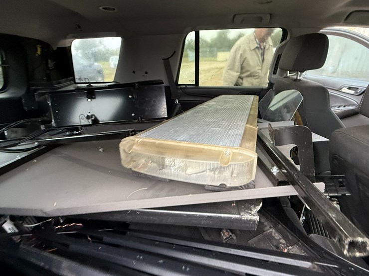 2015-chevrolet-tahoe-image-24