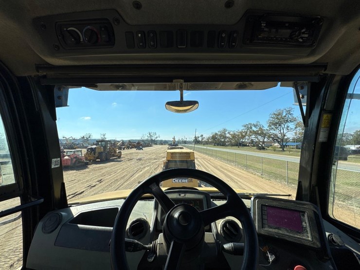 2020-caterpillar-745-image-29