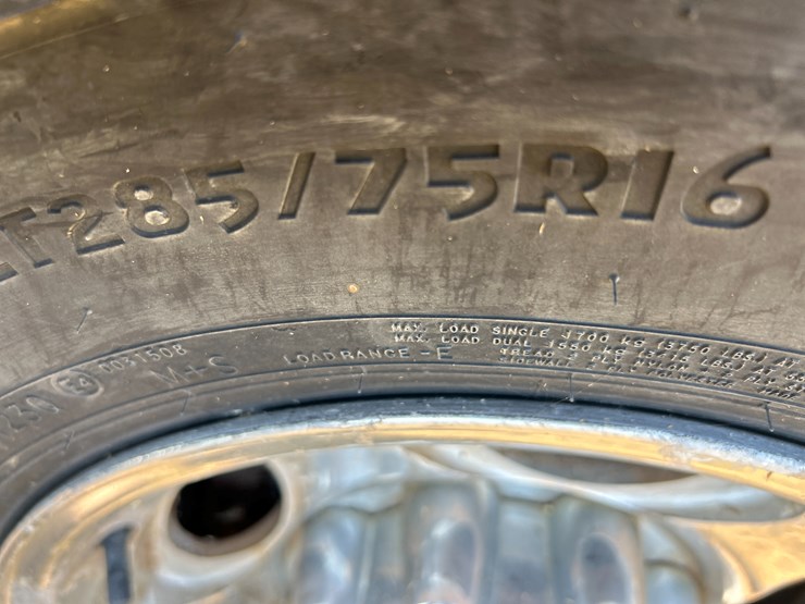 2000-ford-excursion-image-14