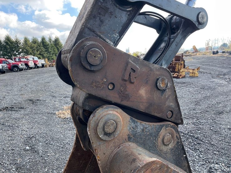 deere-245g-lc-image-8