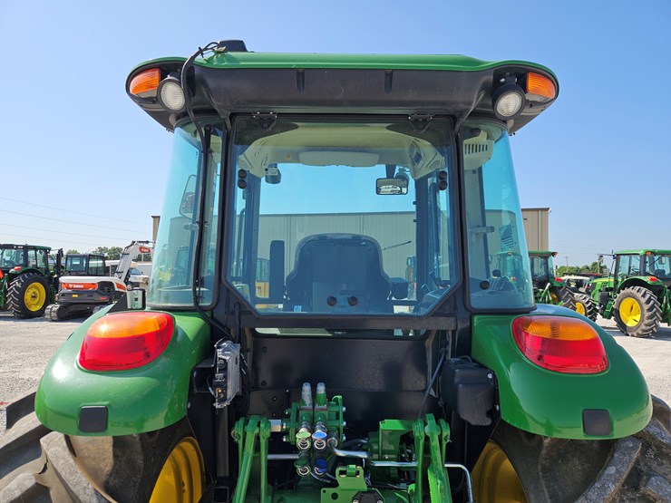 2021-john-deere-6135e-image-13
