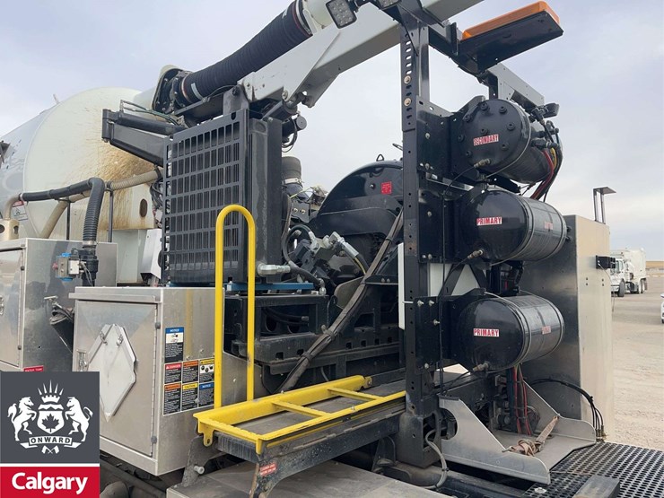 2019-freightliner-114sd-image-17