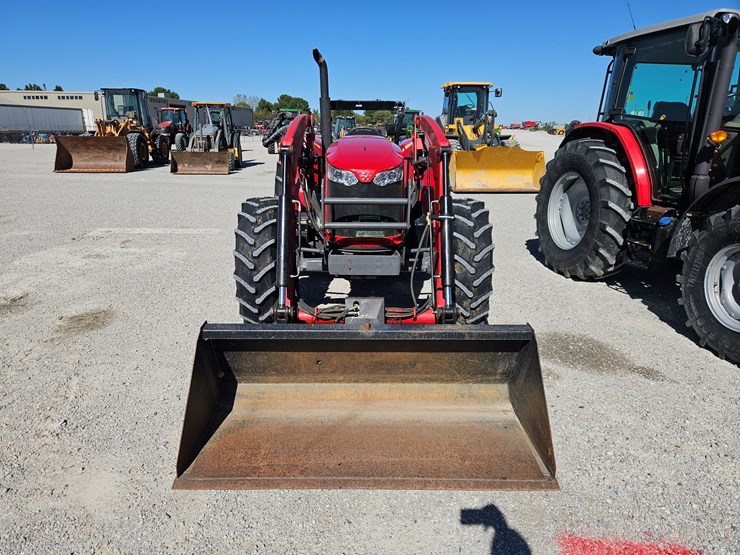 2015-massey-ferguson-4709-image-2