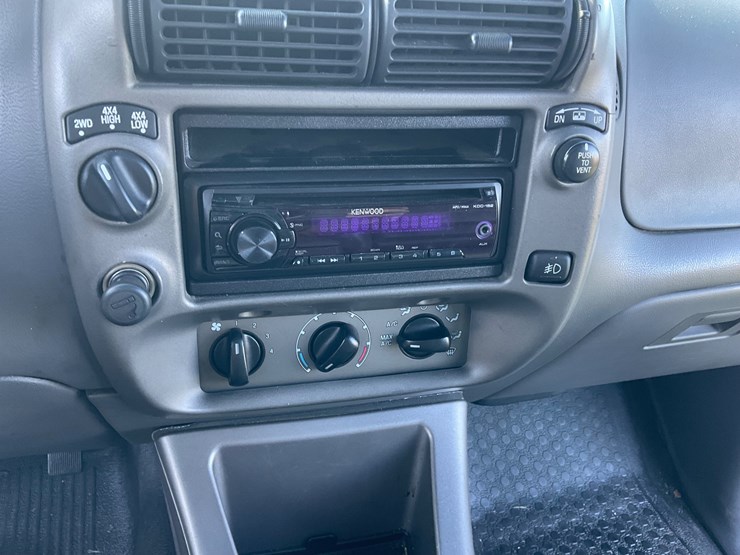 2001-ford-explorer-sport-trac-image-16