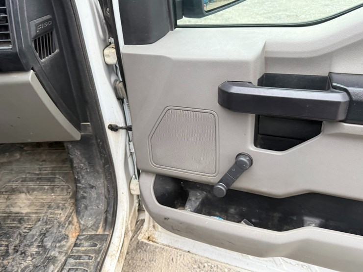 2017-ford-f150-image-34