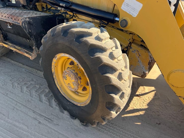 2015-caterpillar-415f2-image-19