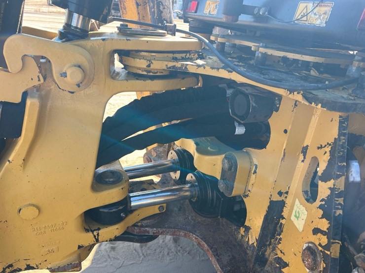 2015-caterpillar-415f2-image-25