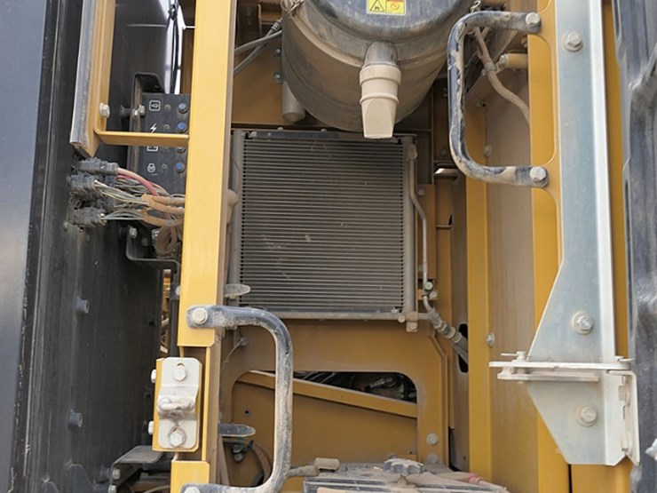 2015-caterpillar-329fl-image-23