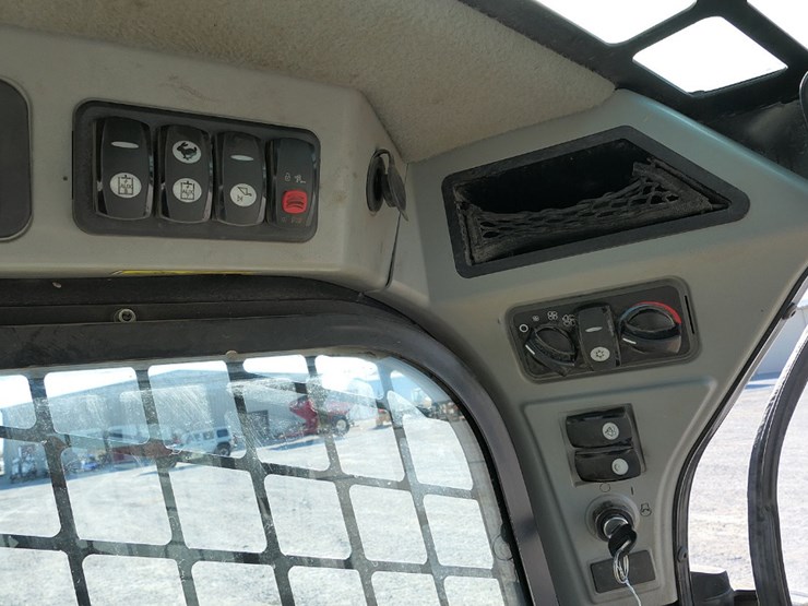 2016-caterpillar-259d-image-24