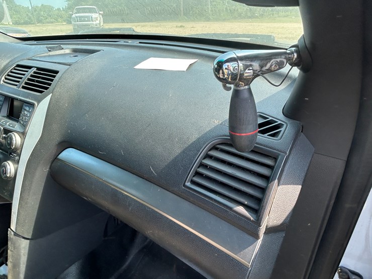 2013-ford-explorer-image-33