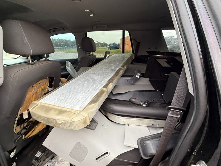 2015-chevrolet-tahoe-image-16