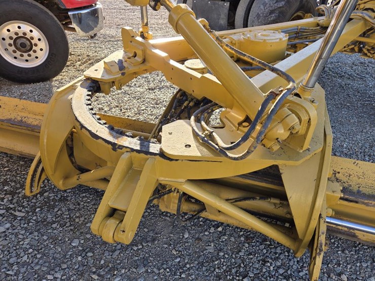 caterpillar-140-image-16