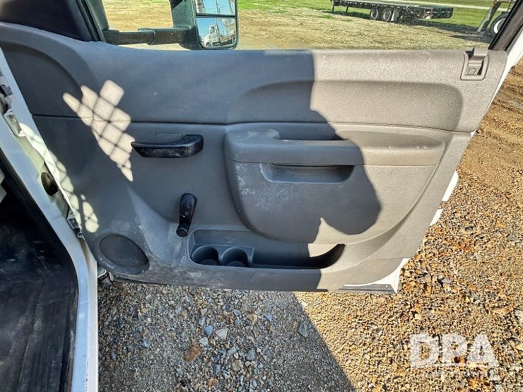 2013-chevrolet-3500hd-image-63