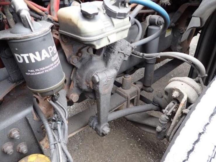 2010-freightliner-cascadia-t/a-hiway-tractor---day-image-28