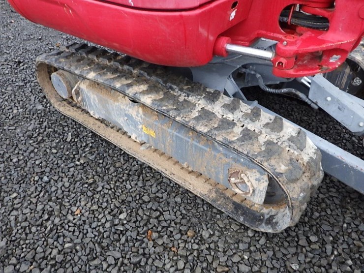 takeuchi-tb230-image-40