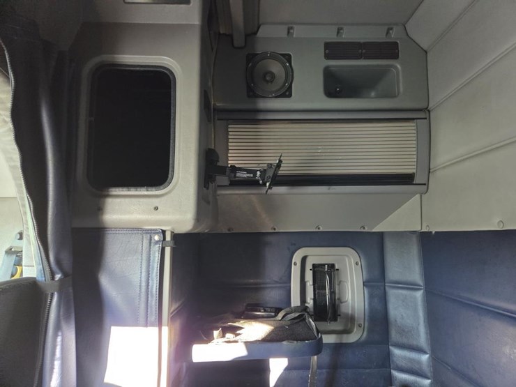 2007-peterbilt-386-image-68