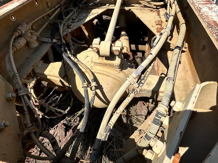 #22529-•-inop-1992-freightliner-t/a-daycab-truck-tractor-vin:-1fuymzyb1np357132-image-26