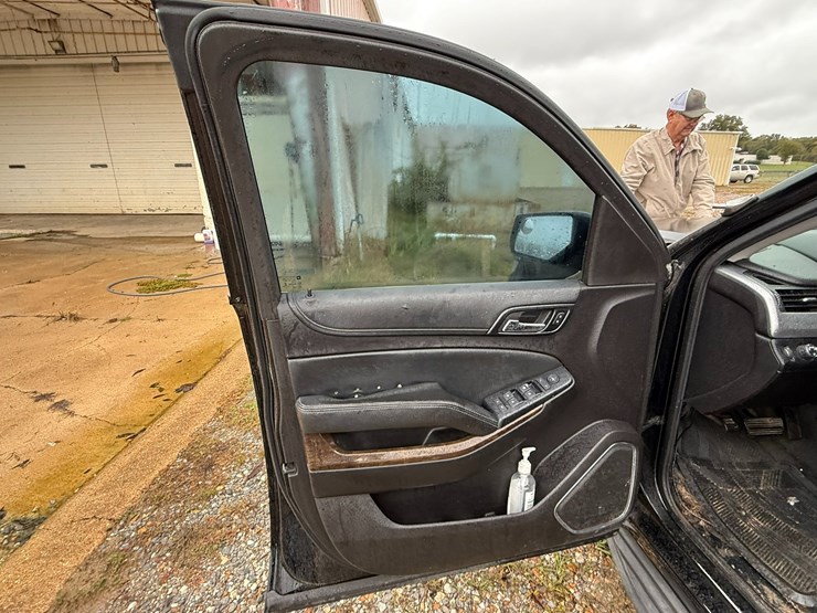 2015-chevrolet-tahoe-image-44