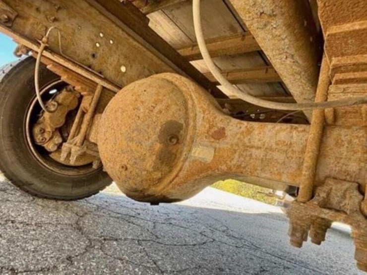 2010-hino-258-image-40