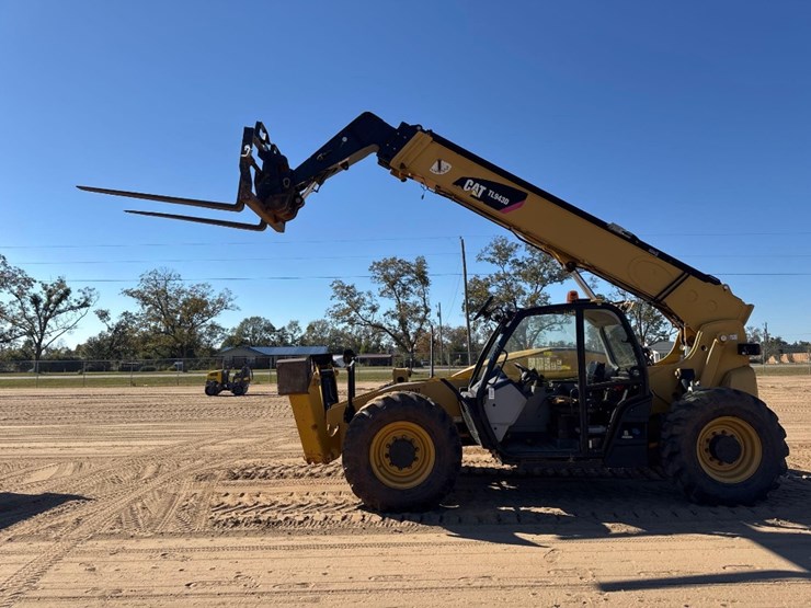 2017-caterpillar-tl943d-image-1