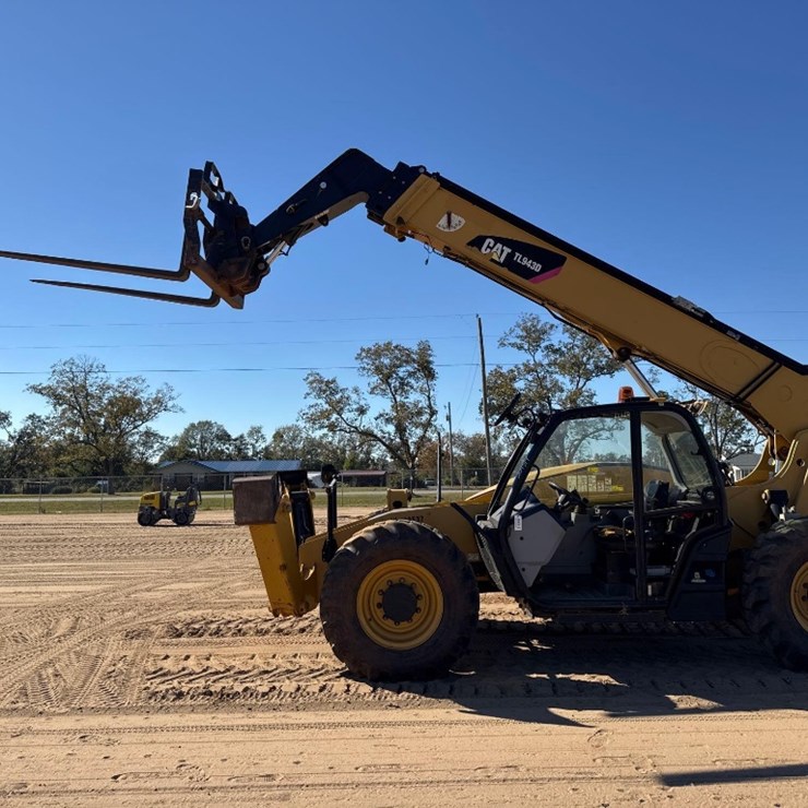 2017 CATERPILLAR TL943D