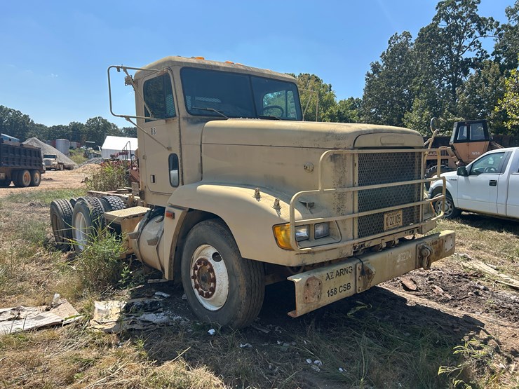 #22529-•-inop-1992-freightliner-t/a-daycab-truck-tractor-vin:-1fuymzyb1np357132-image-2