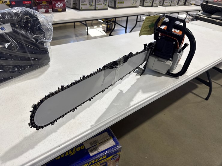 #28378-•-unused-pro-mag-440-28"-commercial-chainsaw-image-2