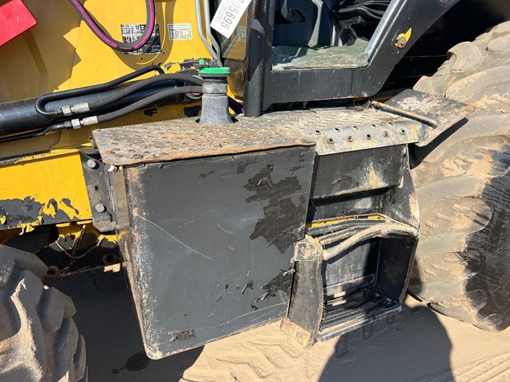 2015-caterpillar-415f2-image-16