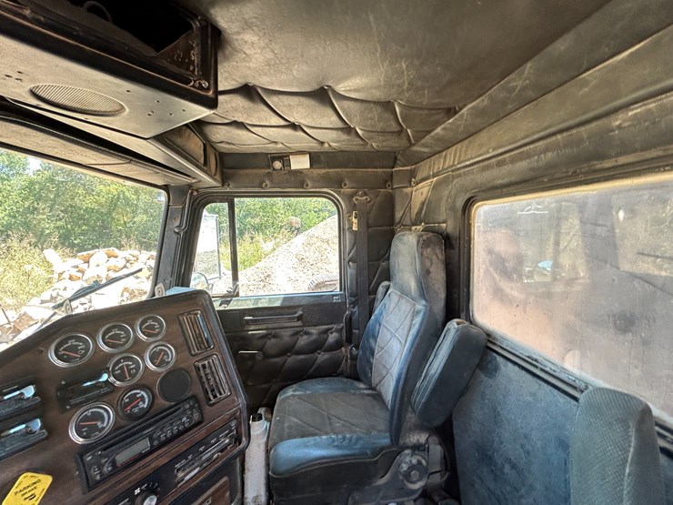 #22533-•-1994-freightliner-t/a-daycab-dump-truck-vin:-1fuyfdyb6rp462199-image-47