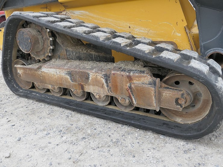 2018-deere-331g-image-23