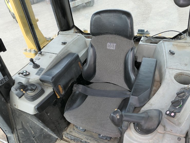 2015-caterpillar-d6n-xl-image-42