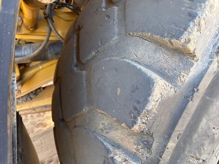 2020-caterpillar-745-image-14