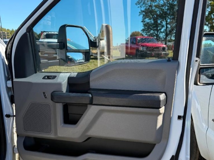 2017-ford-f350-xl-image-28