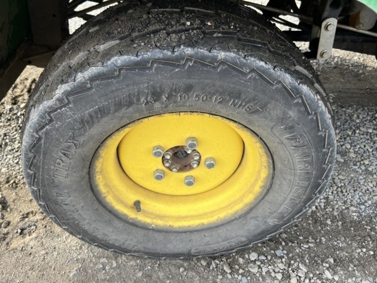 2019-john-deere-gator-image-16