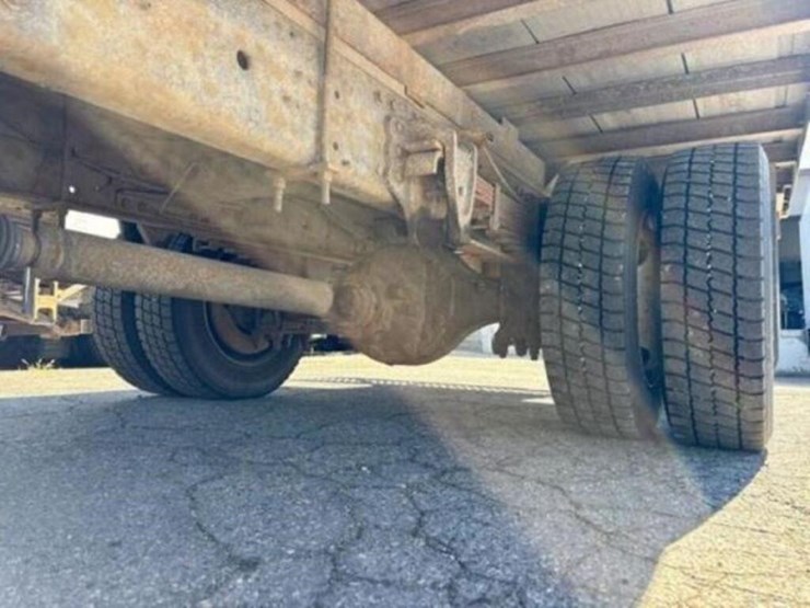 2010-hino-258-image-16